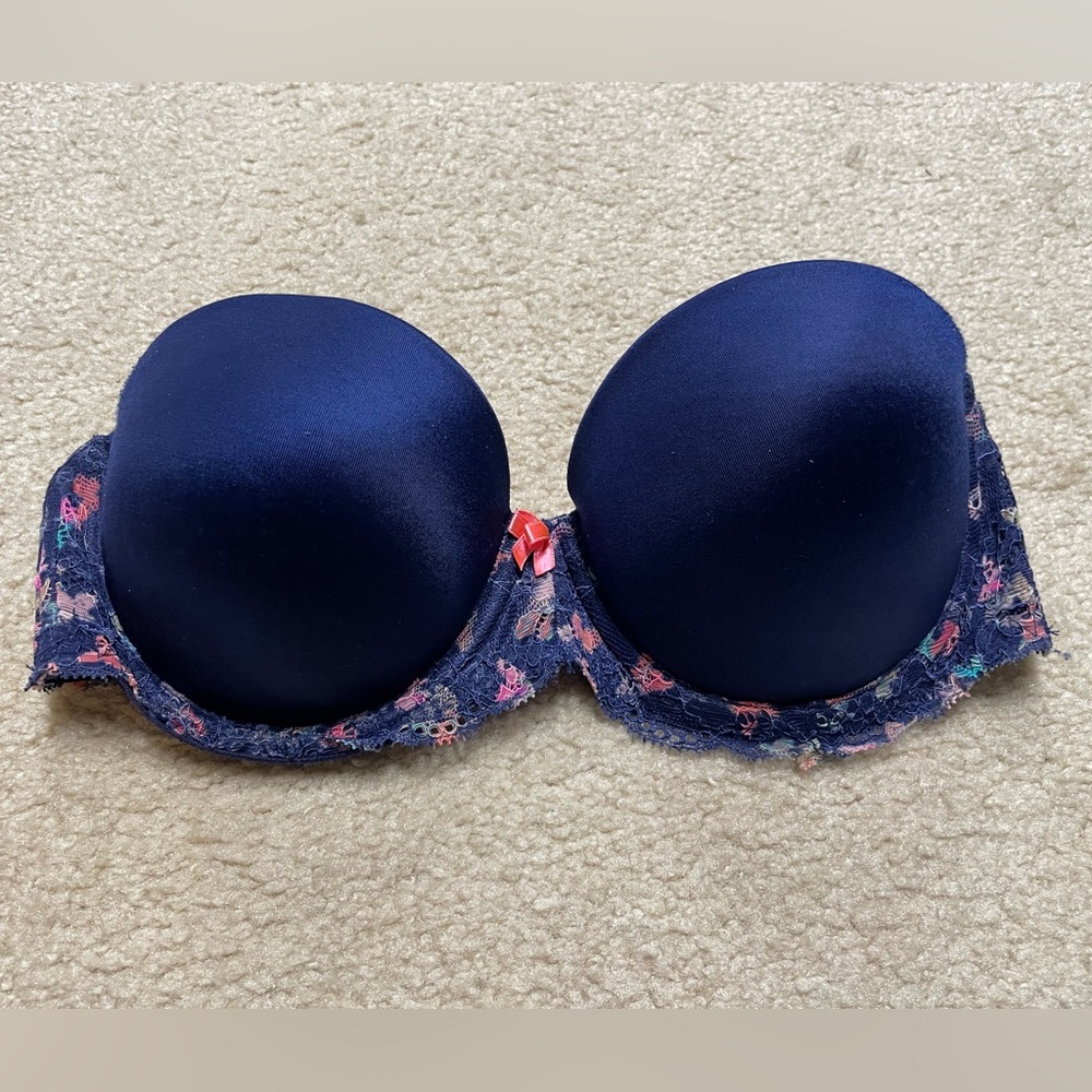 SOLD 🥳 Strapless VS Pink Push-up Bra